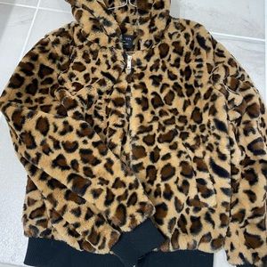 Heavy leopard crop coat